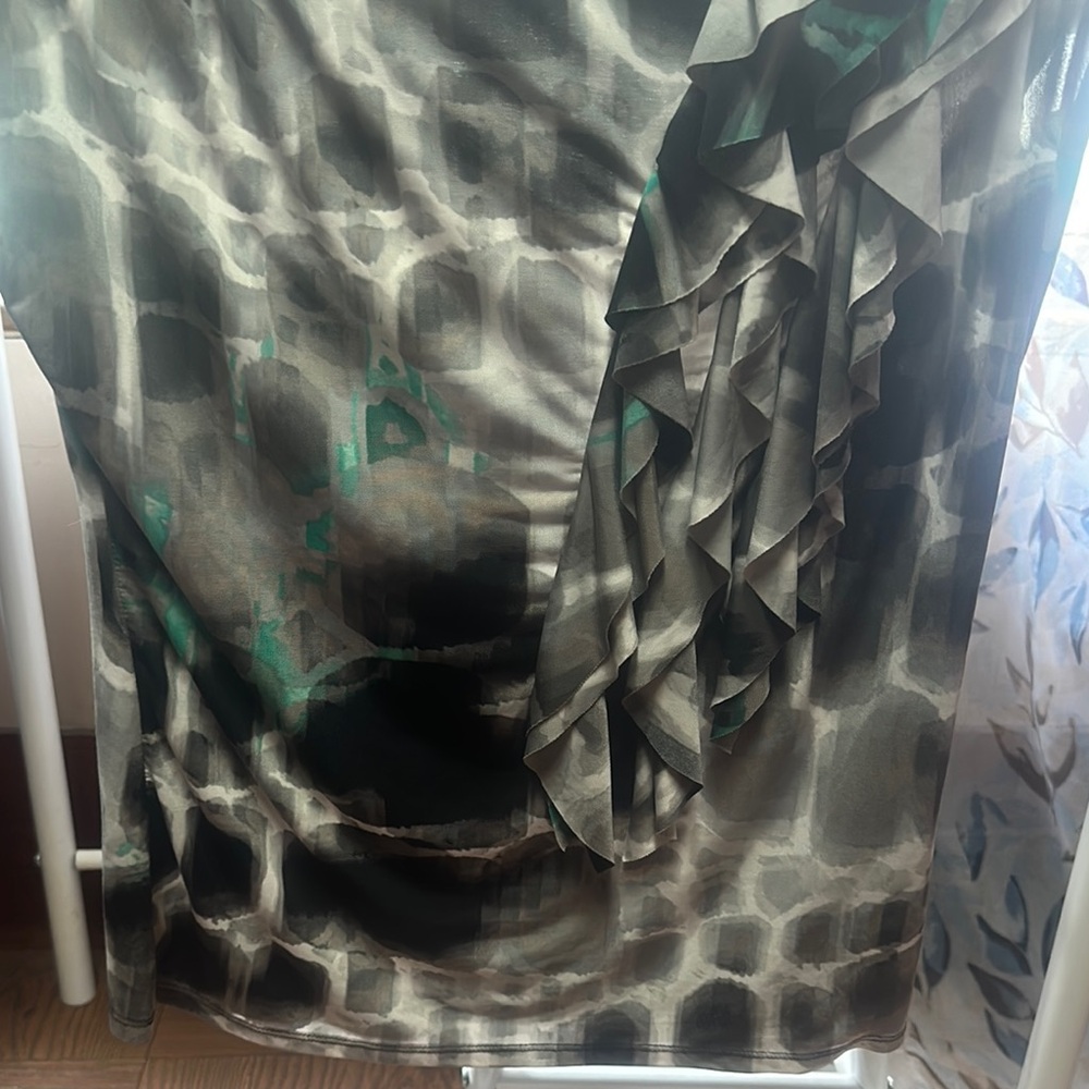 Chic Gray And Green Patterned Top - image 3